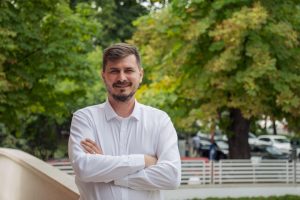 Mihai Firulescu, omul care și-a construit pas cu pas cariera profesională